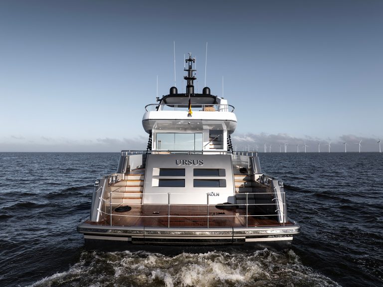 Extended beachclub for motor yacht Ursus.