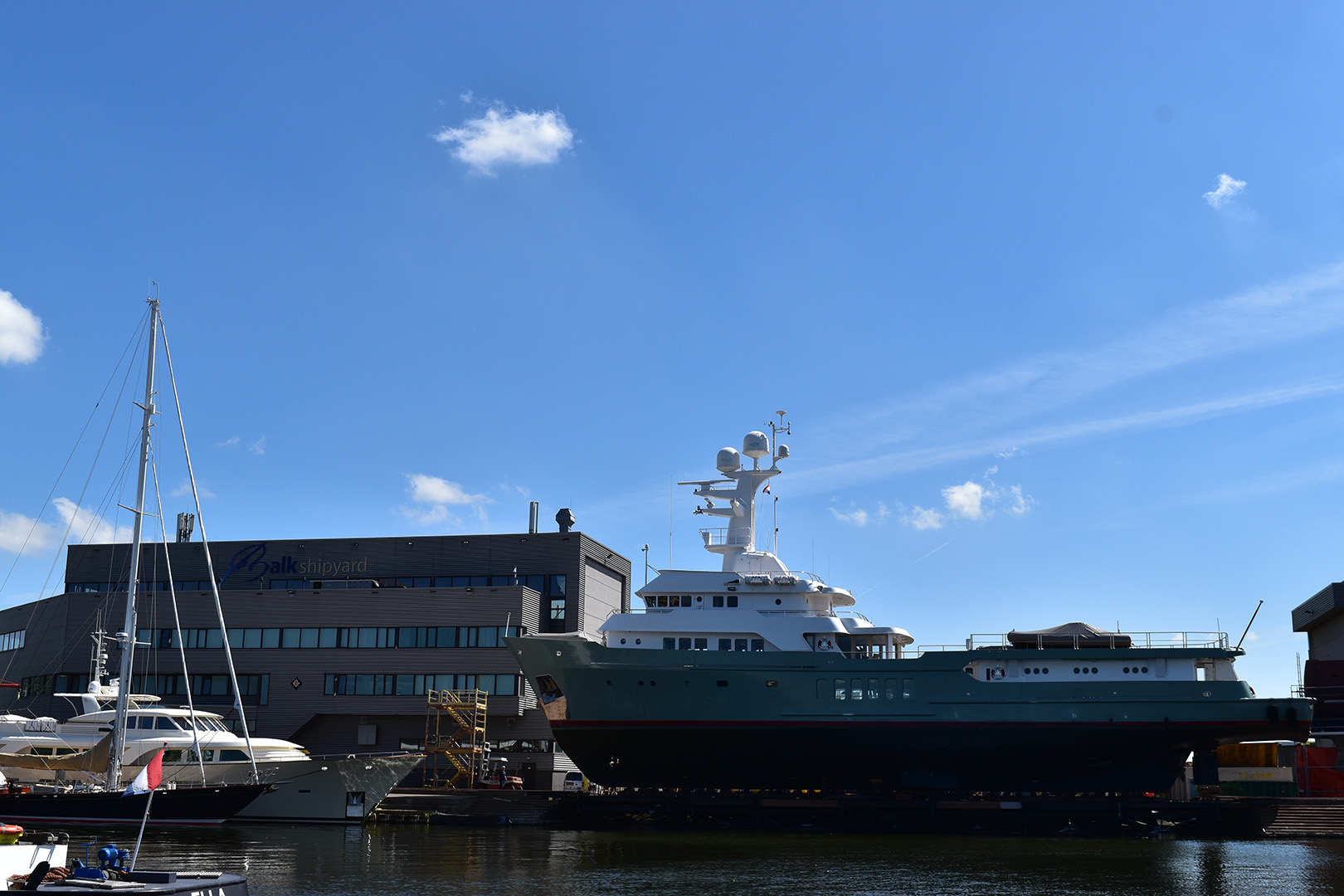 Motoryacht MMM on lifting system at Balk Shipyard.