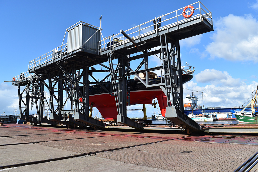 Sailing yacht Copihue on lifting system at Balk Shipyard.