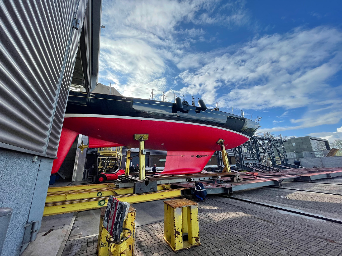 Sailing yacht Copihue goes out of the halls at Balk Shipyard back on the water for new adventures.